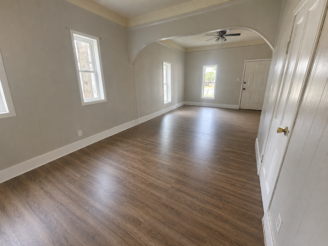 910 S Jackson Ave - Photo 3 of 9