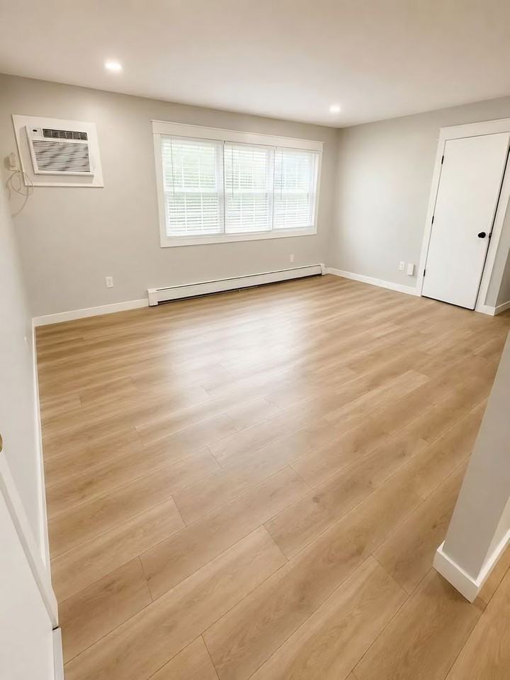 White Oak Manor - Photo 2 of 8