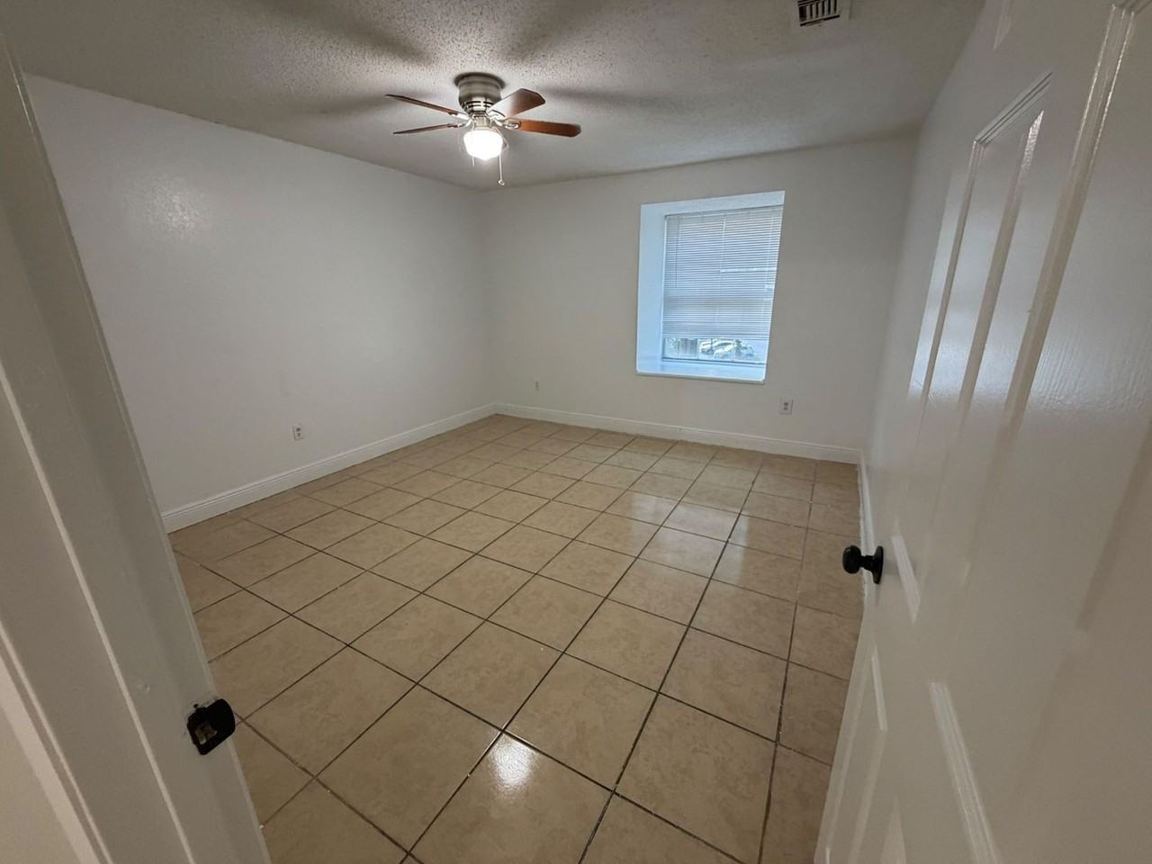 3934B Versailles Dr - Photo 6 of 18