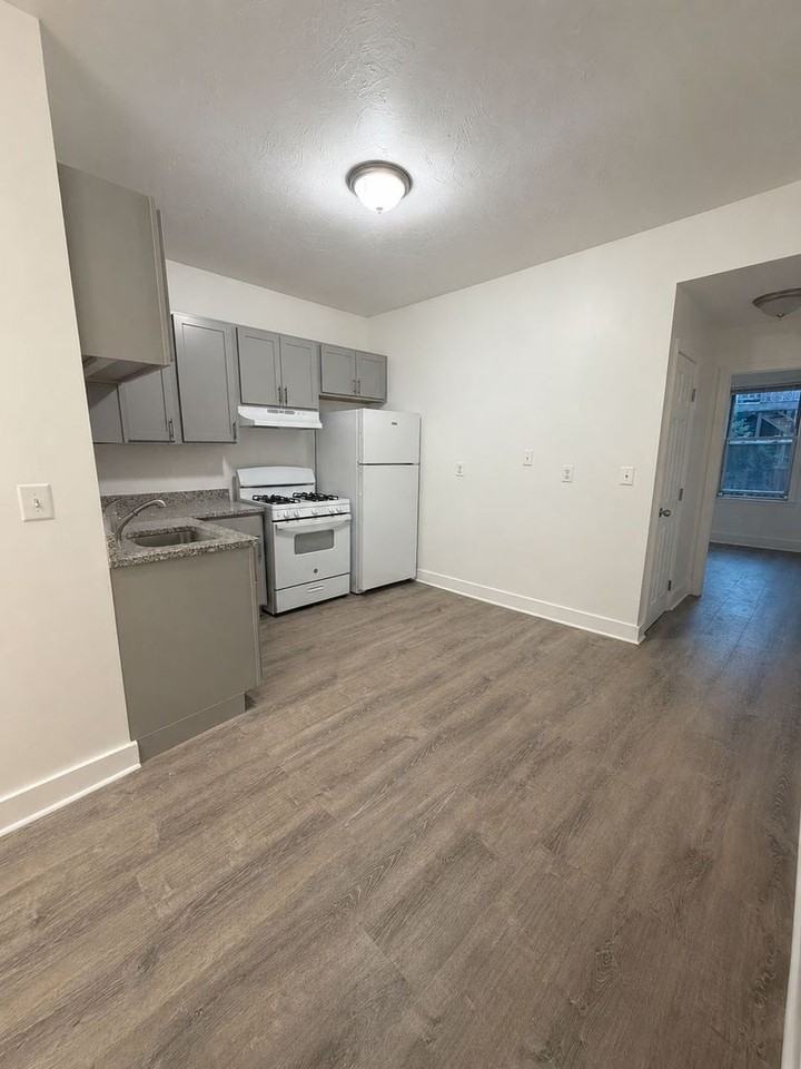128 Shawmut St - Photo 3 of 10