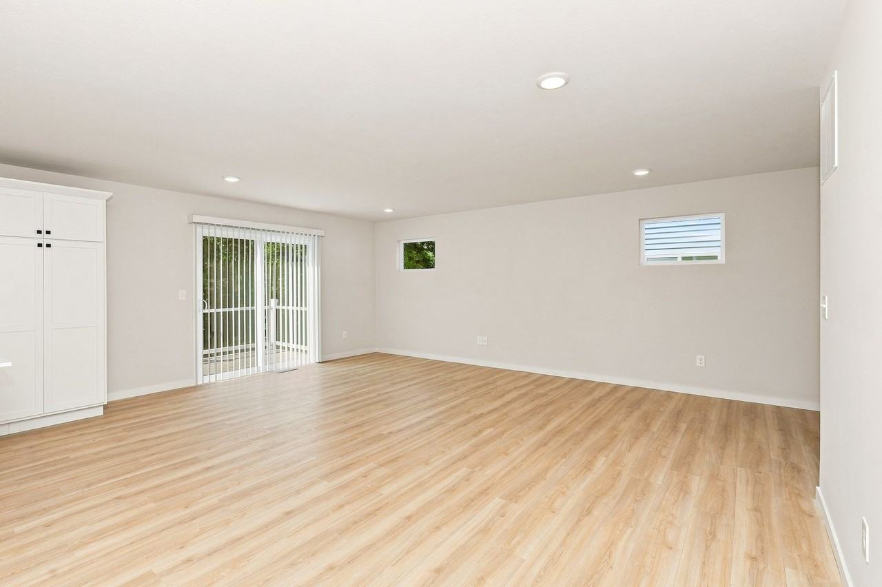 349 Sherman St - Photo 7 of 34