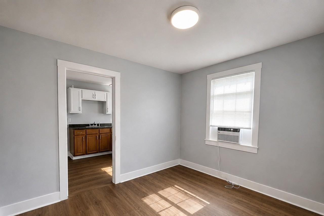 1105 Berry St - Photo 3 of 12