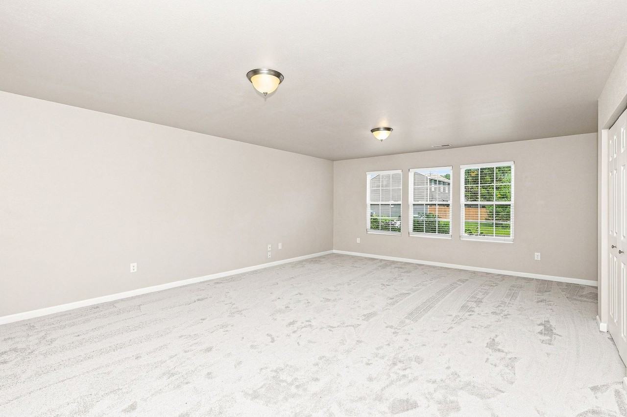 1203 Pinewood Dr - Photo 2 of 30