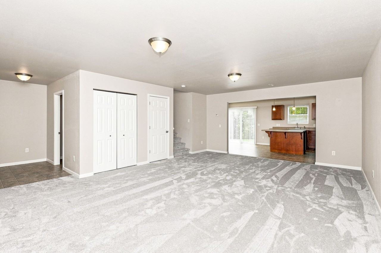 1203 Pinewood Dr - Photo 4 of 30