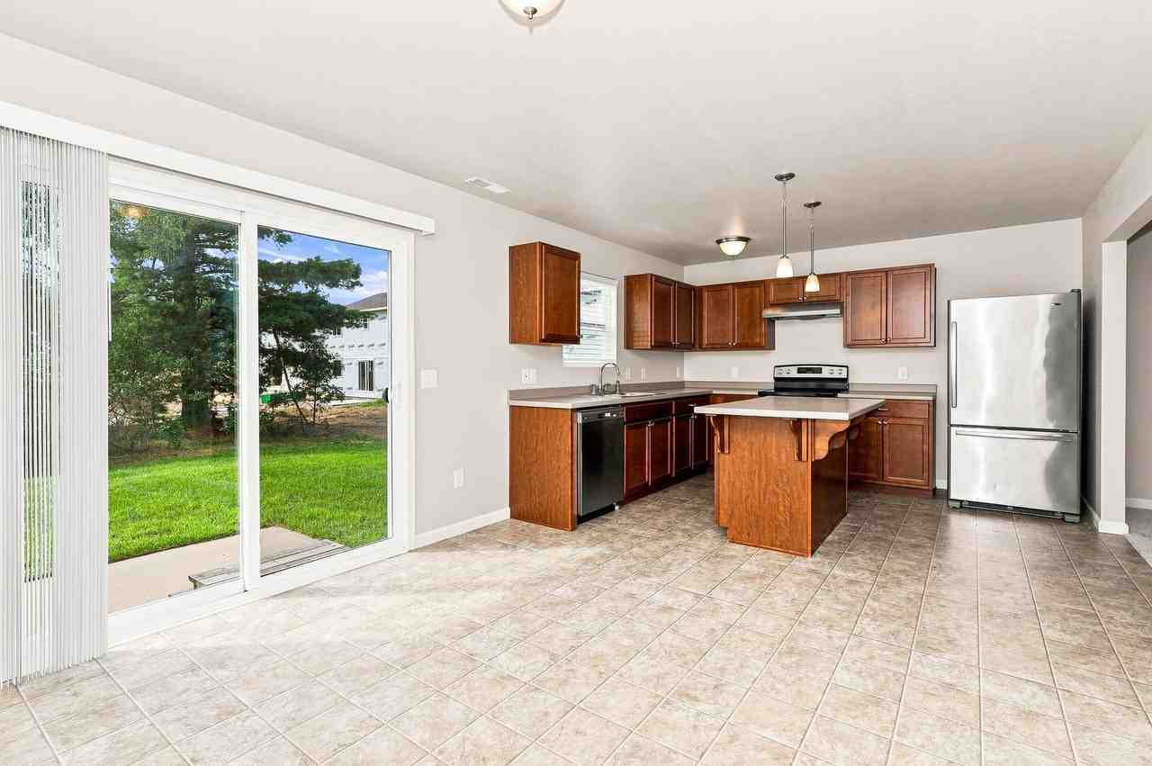 1203 Pinewood Dr - Photo 6 of 30