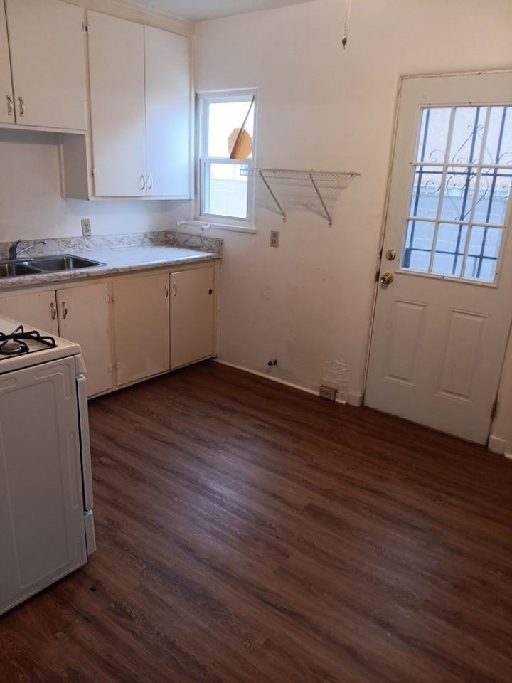 230 Espanola St Ne - Photo 3 of 8