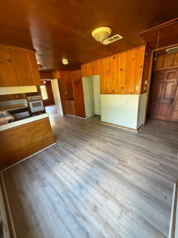 2405 Primrose St - Photo 2 of 9