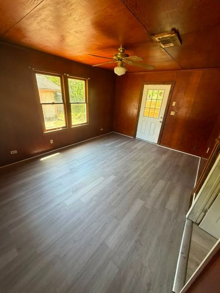 2405 Primrose St - Photo 5 of 9