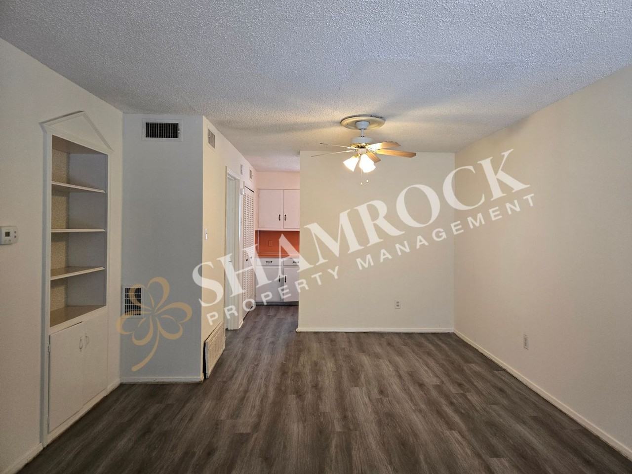 5015 Lakeland Cir #203 - Photo 3 of 8