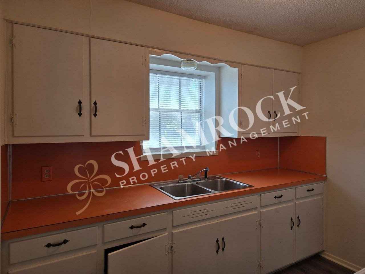 5015 Lakeland Cir #203 - Photo 4 of 8