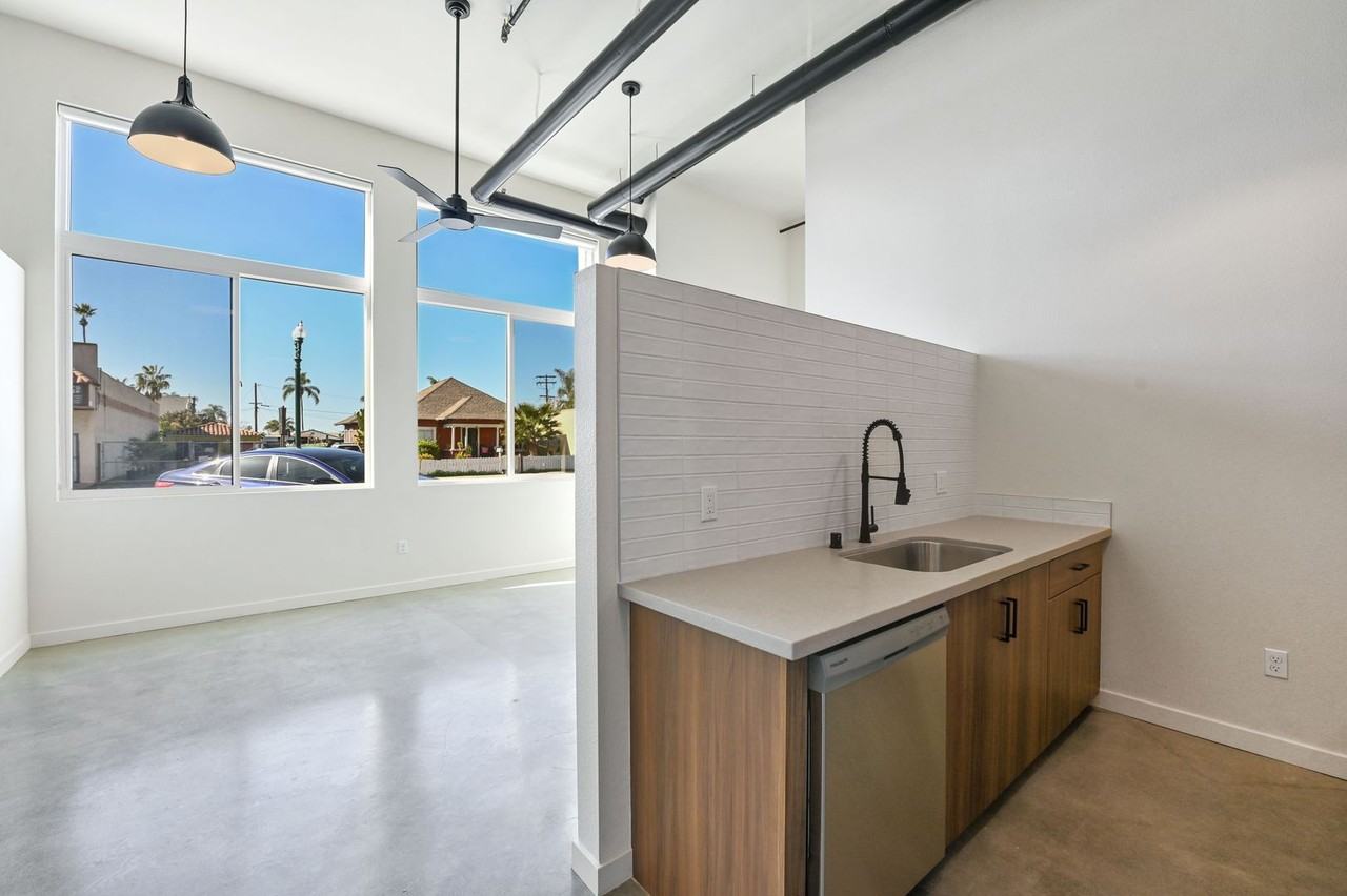 611 Highland - Photo 4 of 50