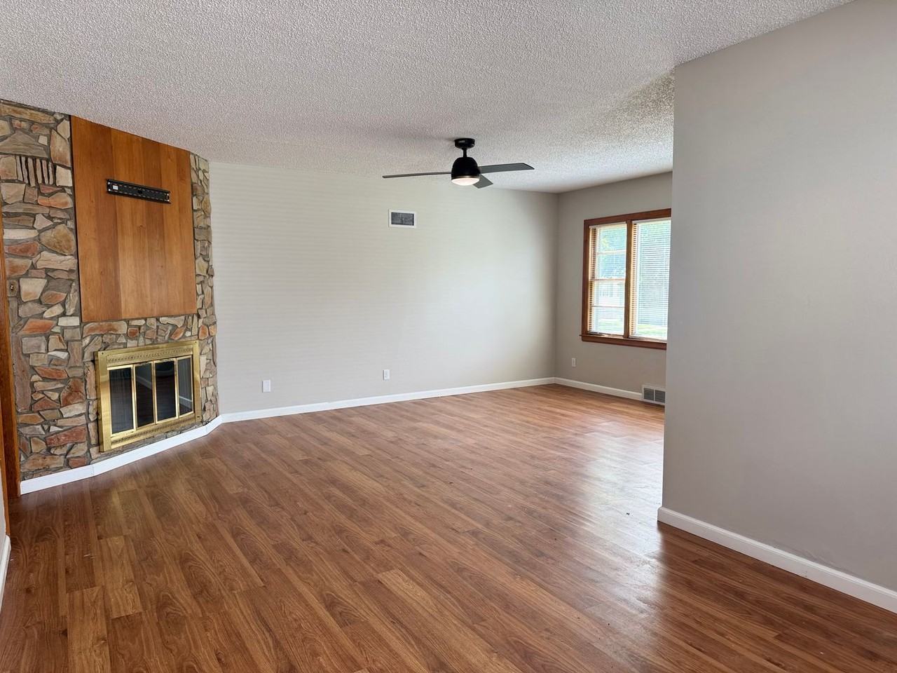 724 Ratone St - Photo 4 of 24