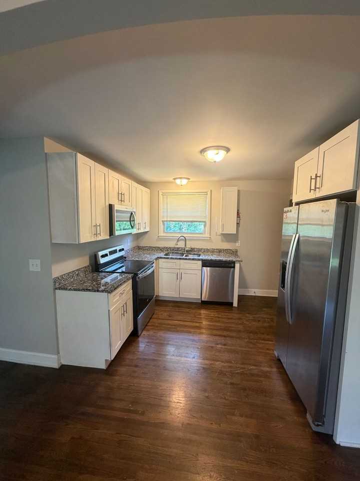 2716 Donna Hill Dr - Photo 3 of 17