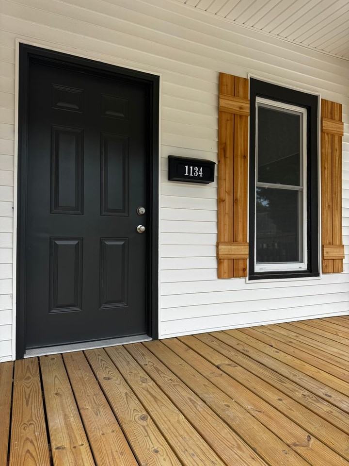 1134-1136 N Jackson - Photo 2 of 25