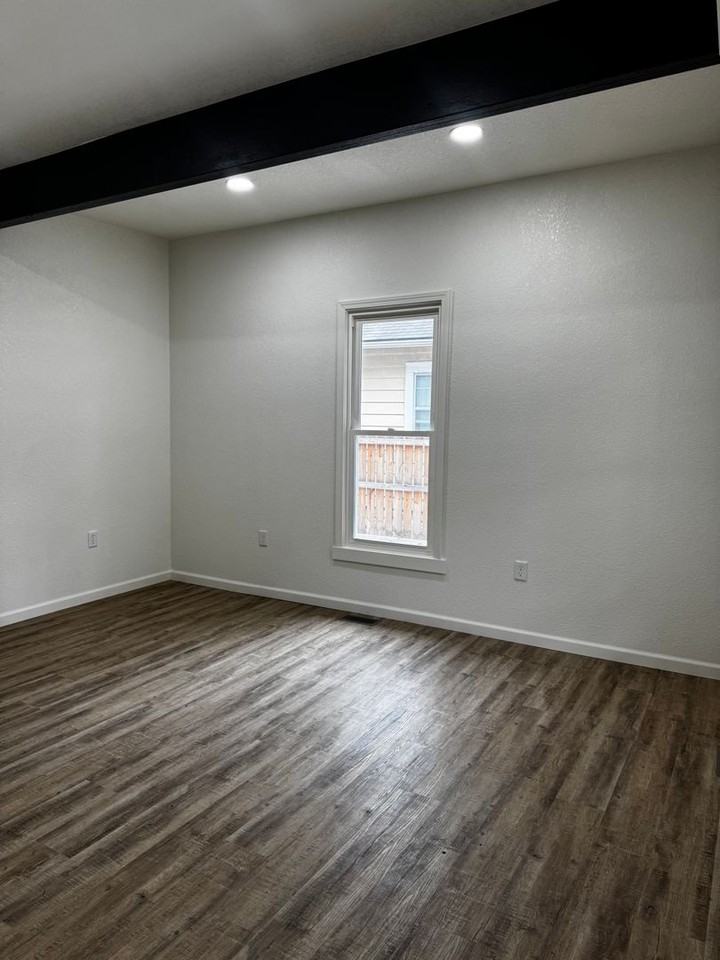 1134-1136 N Jackson - Photo 3 of 25