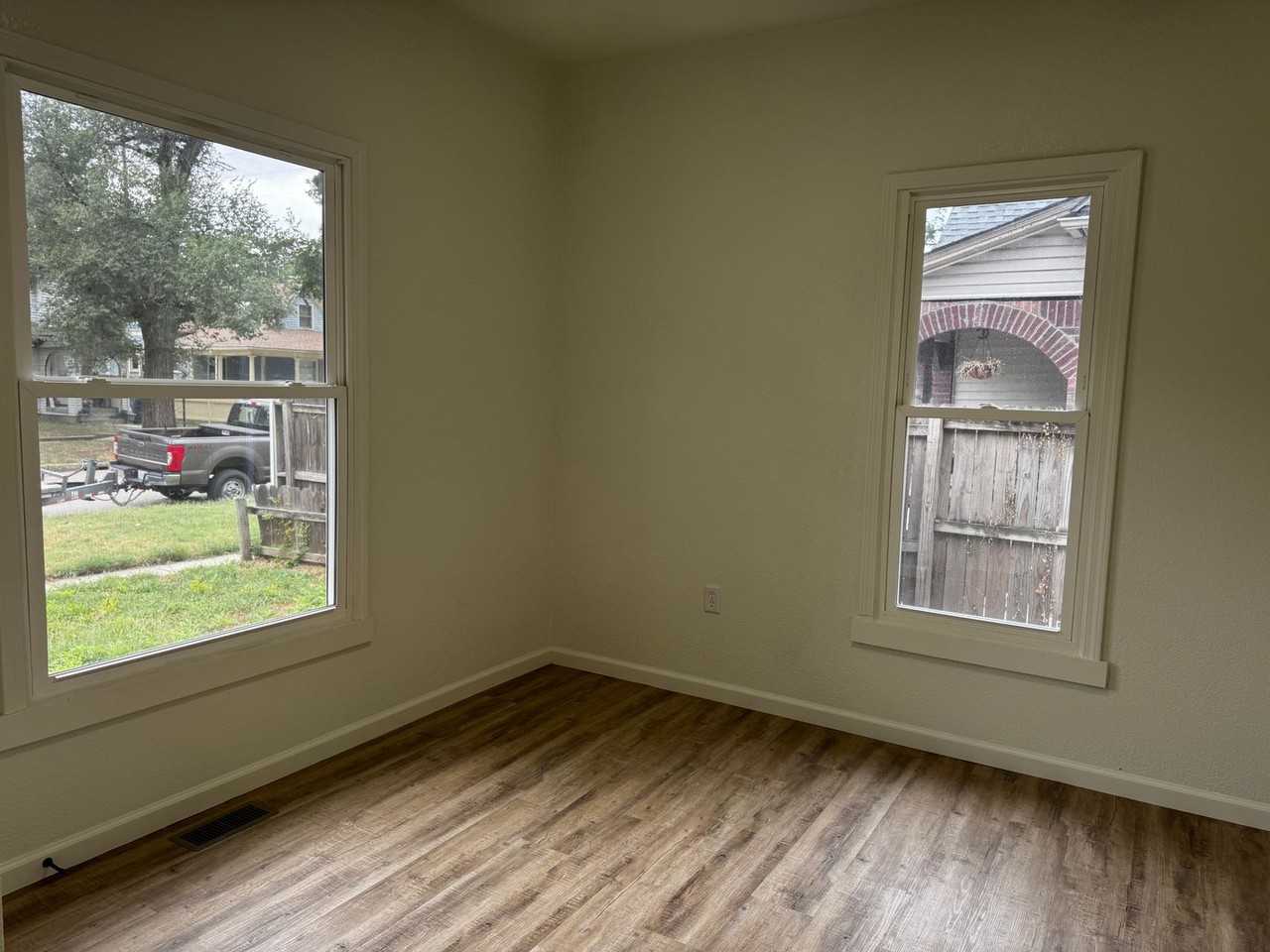 1134-1136 N Jackson - Photo 5 of 25