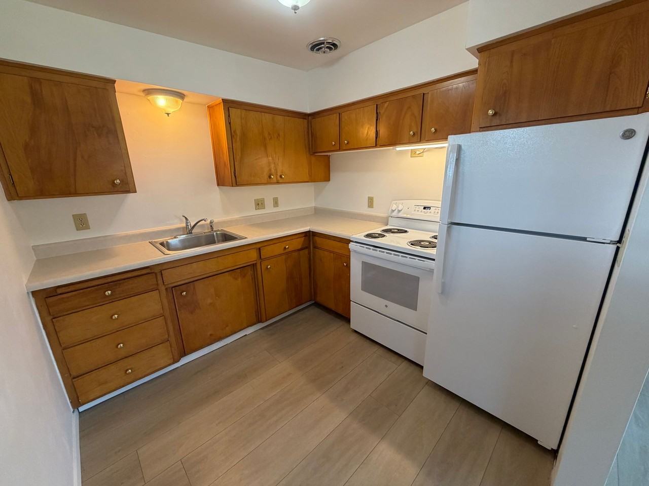 7814 E Indiana - Photo 2 of 24