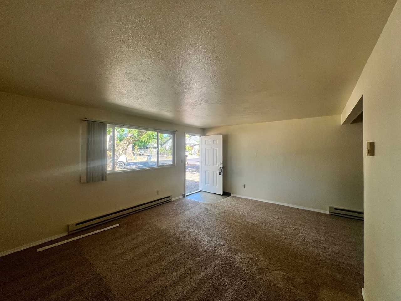615 Nw 11th St - Photo 2 of 9