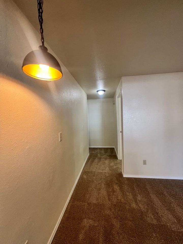 615 Nw 11th St - Photo 5 of 9