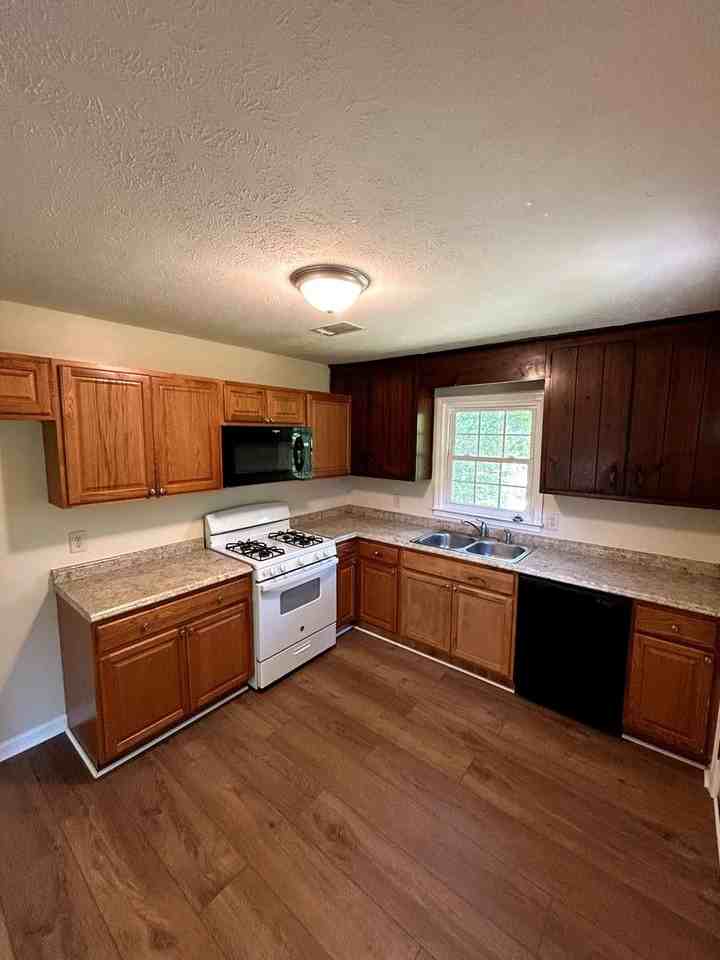 61 Shepard St - Photo 2 of 16