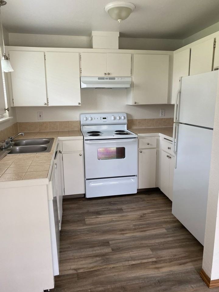 Castle Heights Apartments - Photo 2 of 30