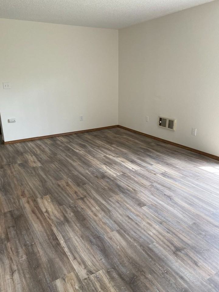 Castle Heights Apartments - Photo 4 of 30
