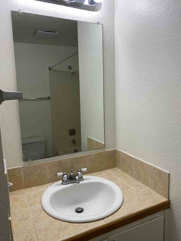 Castle Heights Apartments - Photo 6 of 30