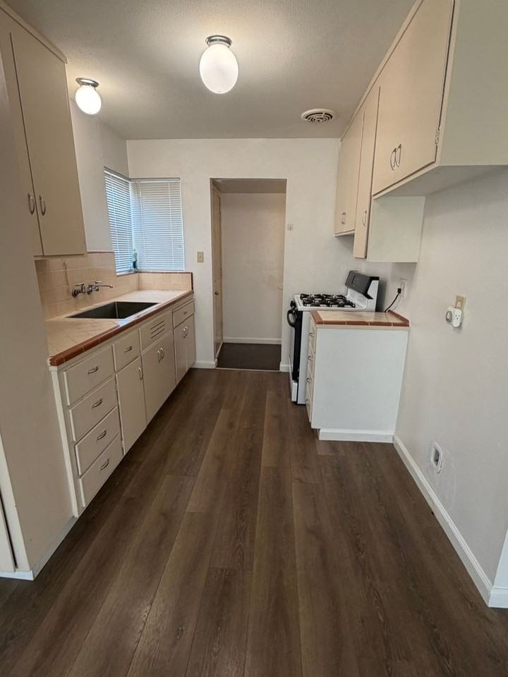 2140 48th Ave - Photo 2 of 12