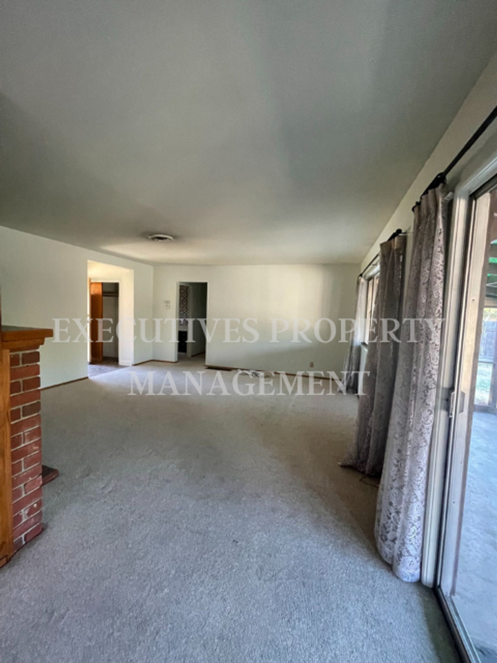 795 Juniper Ave - Photo 4 of 10