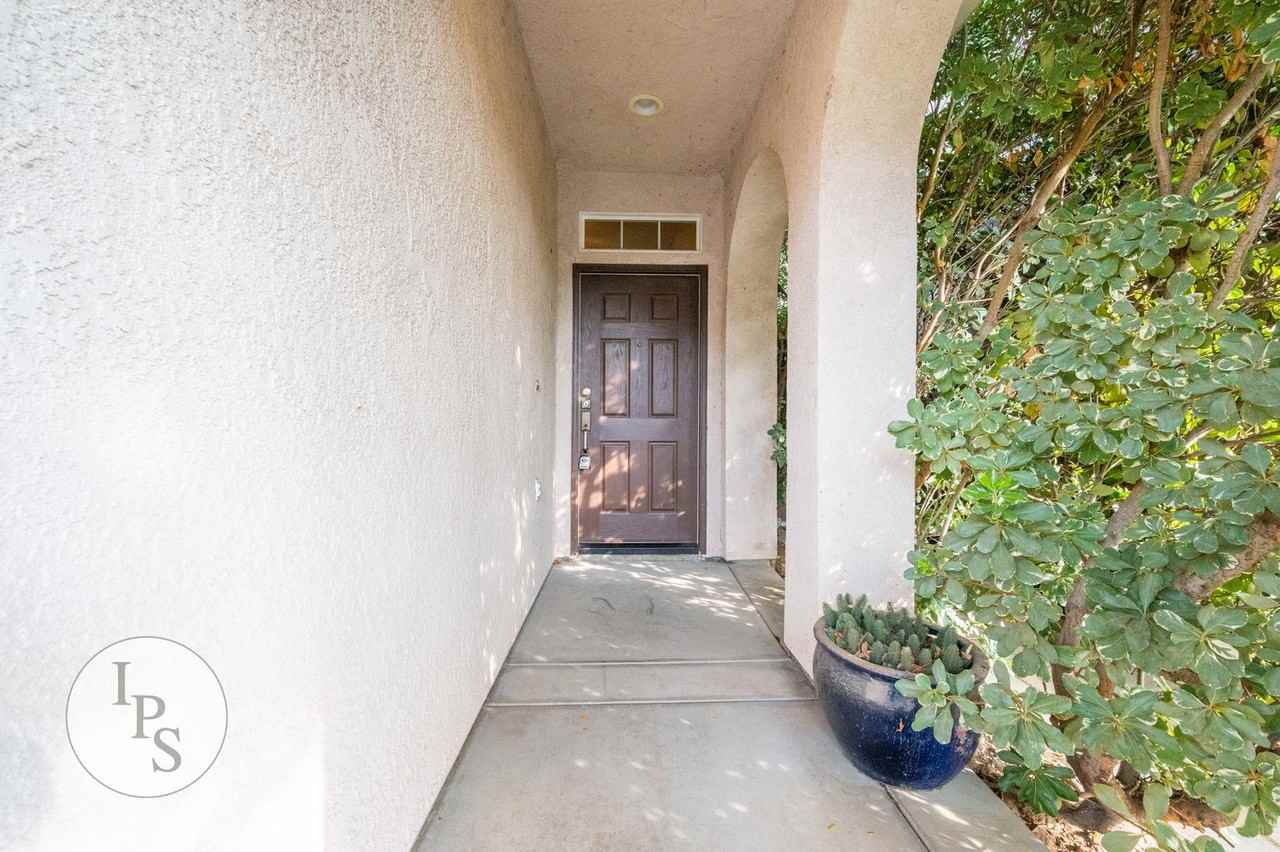 1717 Glen Dunbar Ln - Photo 4 of 32