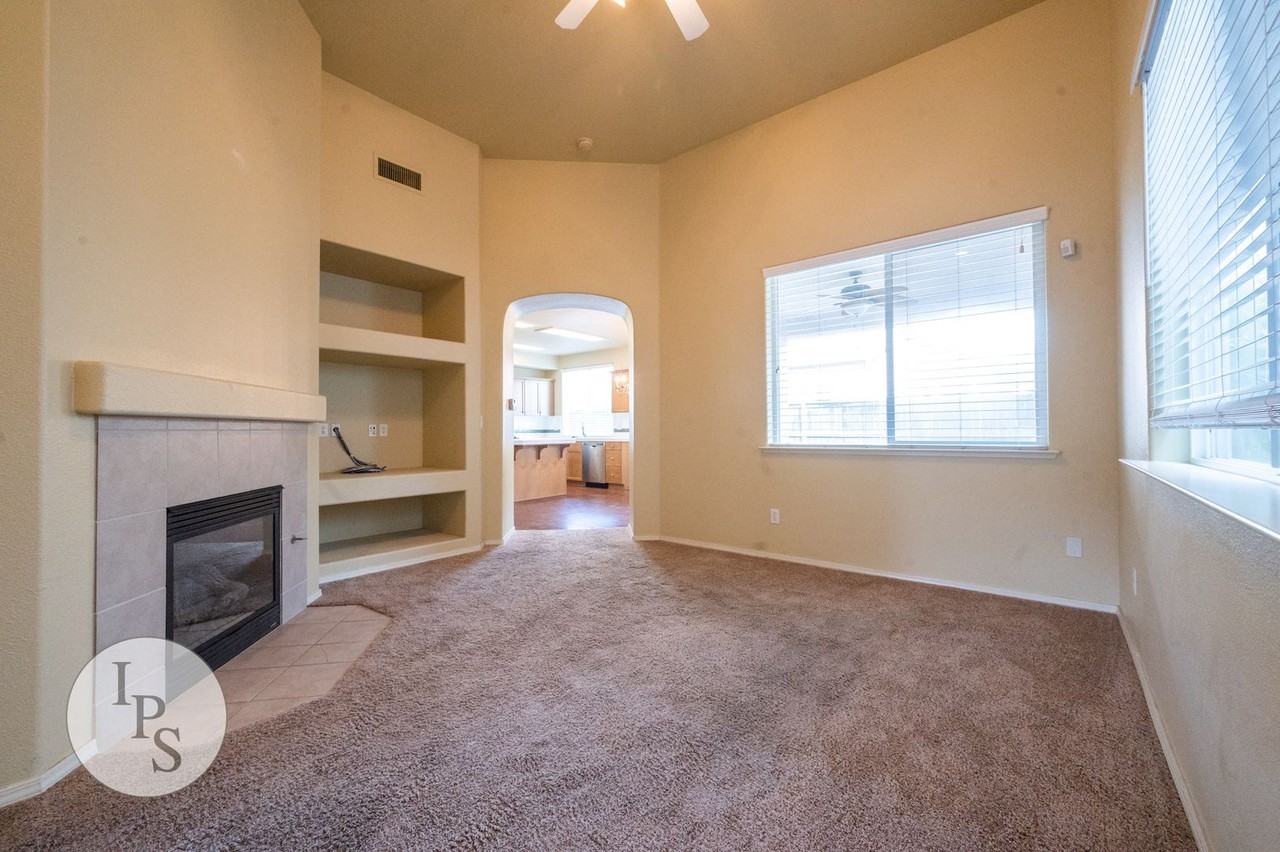 1717 Glen Dunbar Ln - Photo 5 of 32