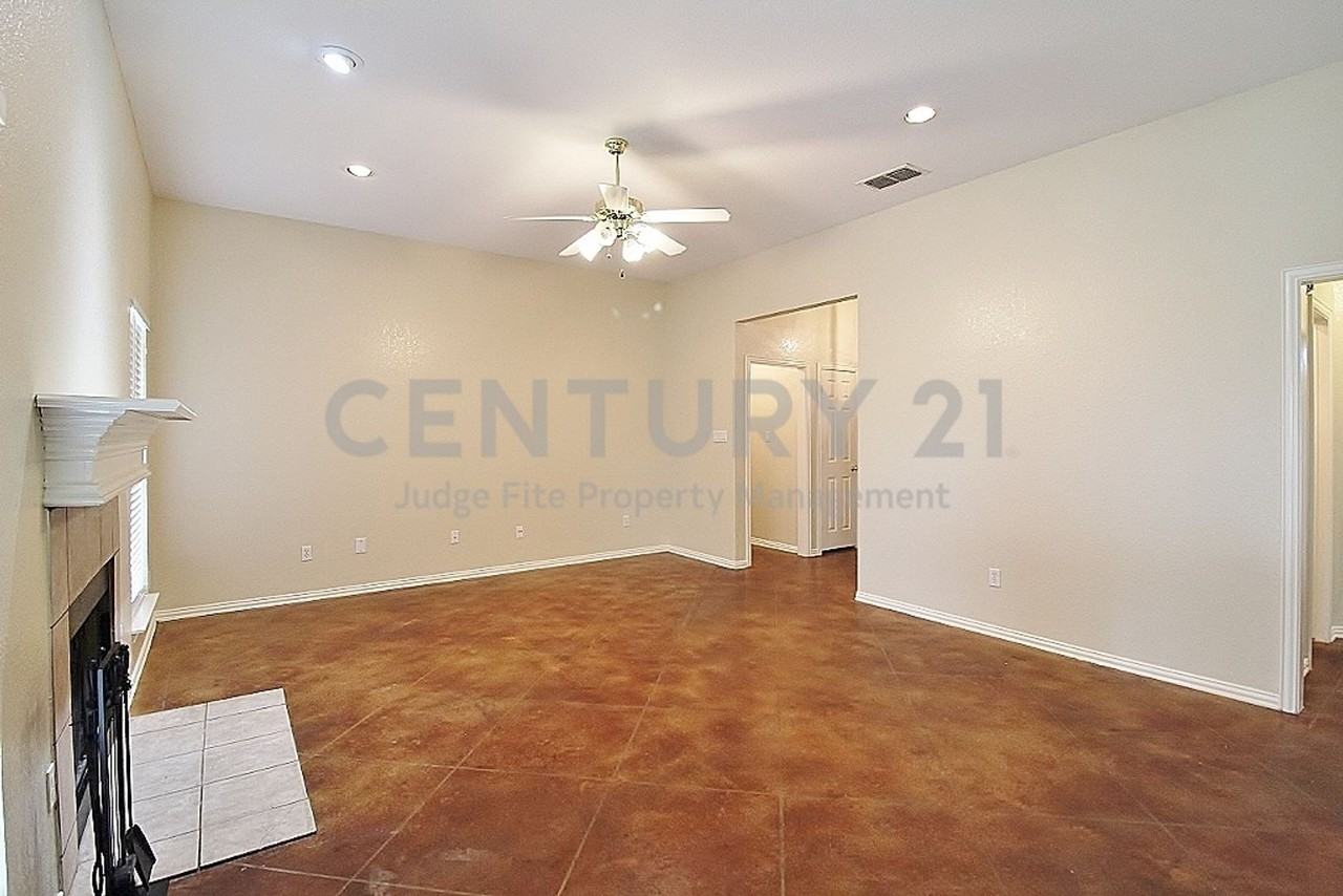 302 Aspen Ct W - Photo 5 of 19