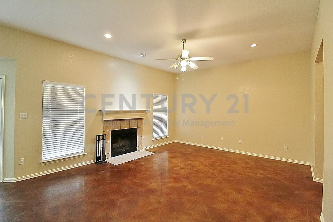 302 Aspen Ct W - Photo 6 of 19