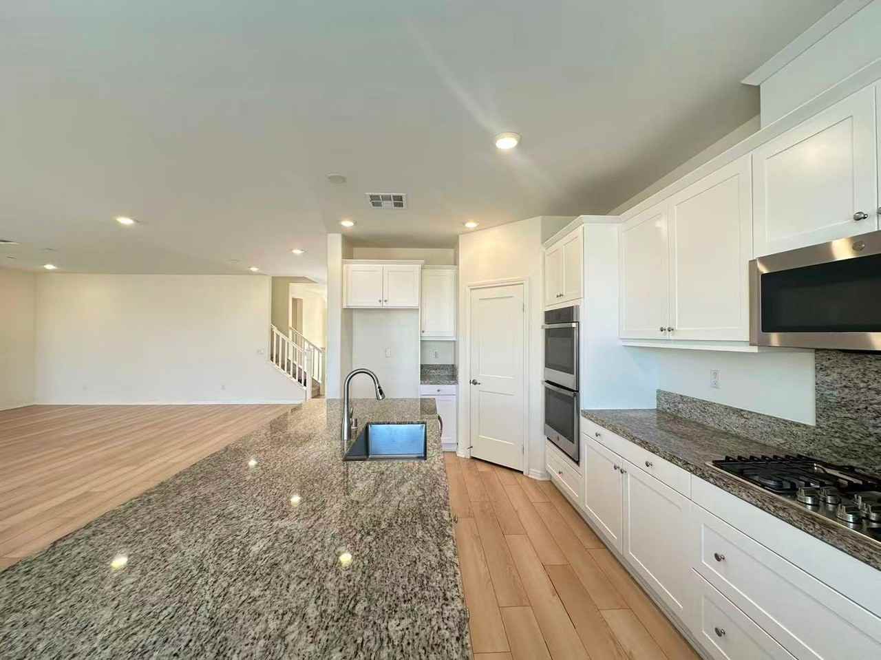 4837 S Jordan Ave - Photo 4 of 21