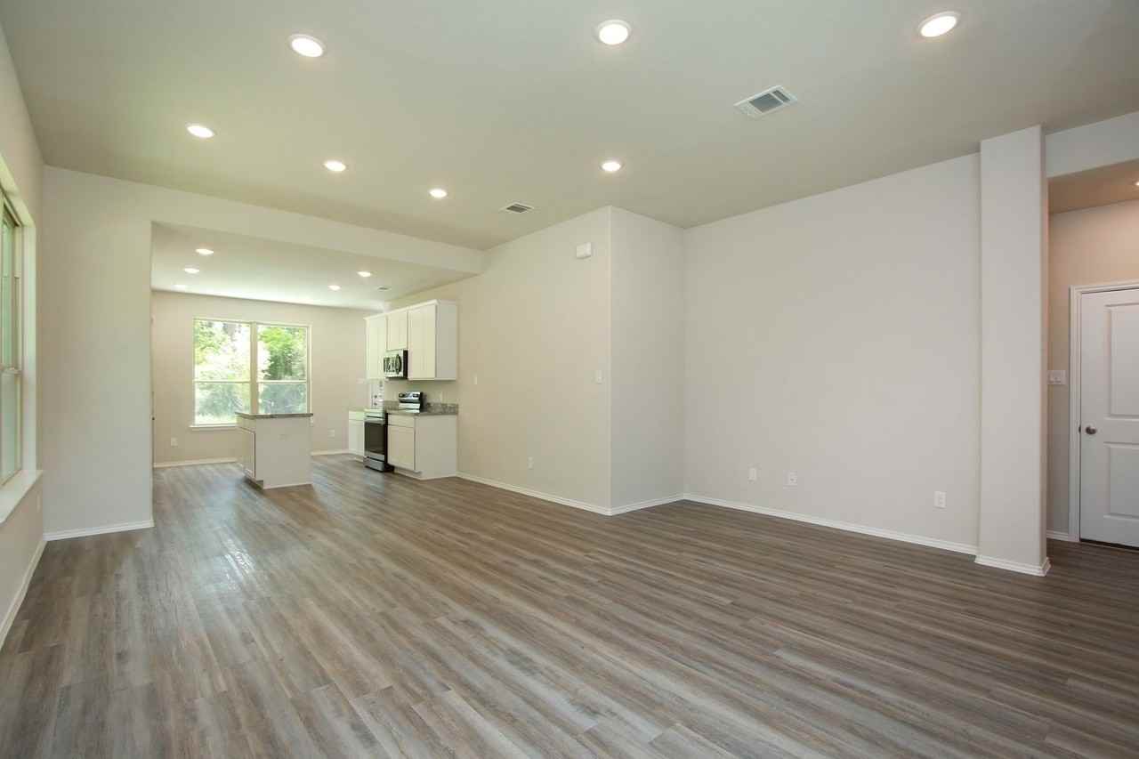 109 Seminole Dr - Photo 5 of 26