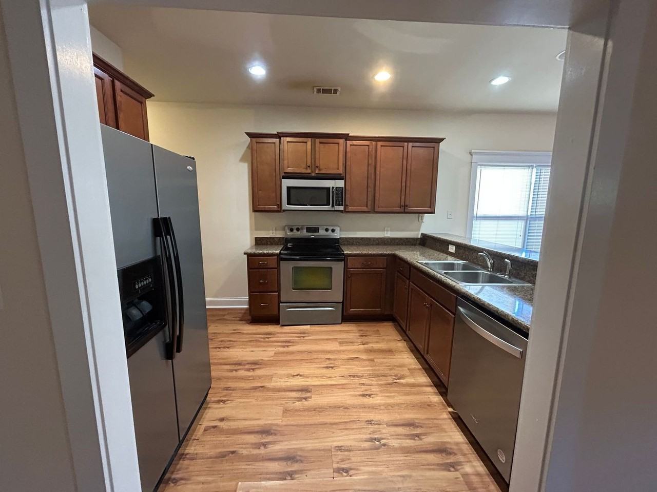156 Strickland Ave - Photo 4 of 20