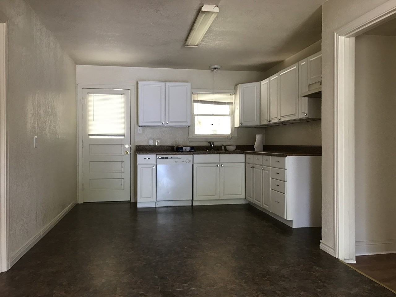 2113 Richter Ave - Photo 2 of 9