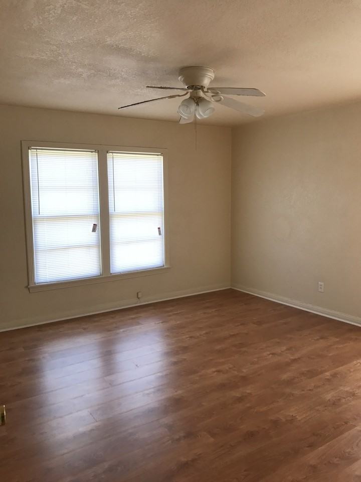 2113 Richter Ave - Photo 3 of 9