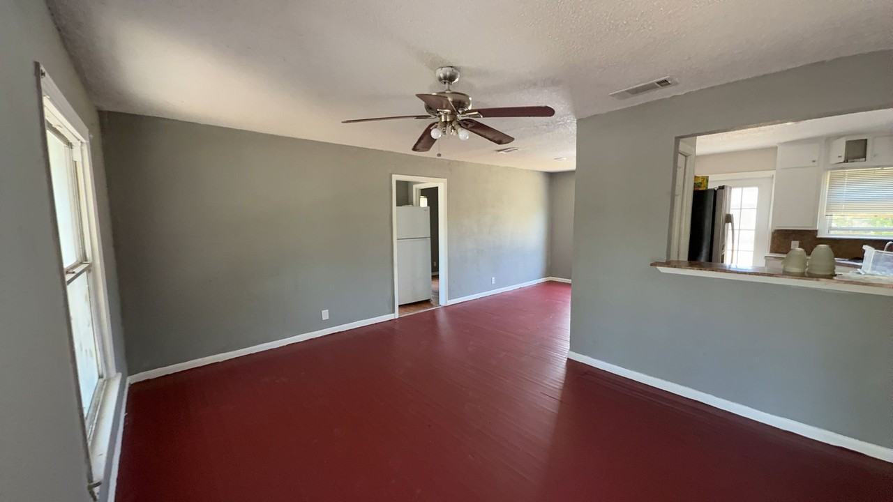 1207 Gray Dr - Photo 3 of 15