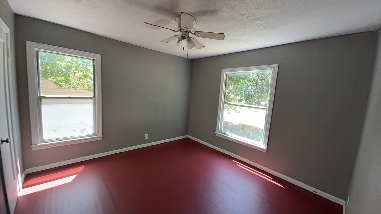 1207 Gray Dr - Photo 4 of 15