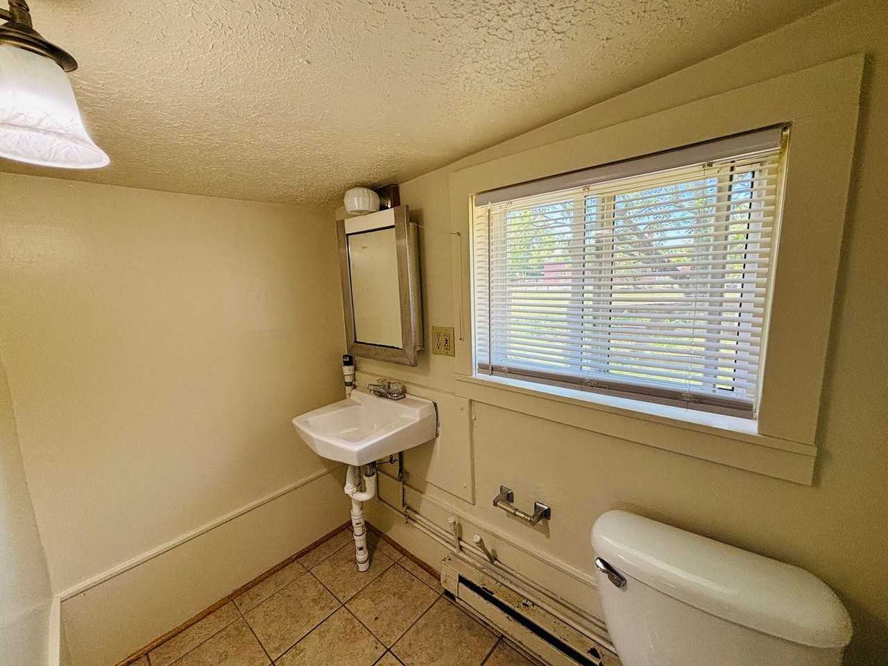 4201 Prices Fork Rd Apt B - Photo 5 of 9