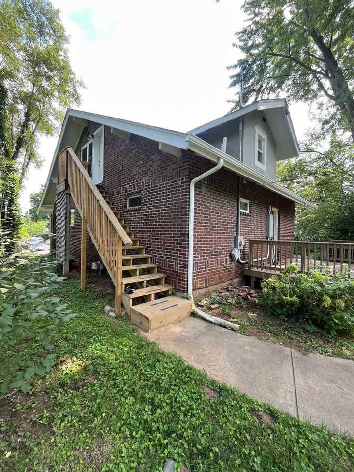 110 E Hillside Dr #200 - Photo 2 of 12