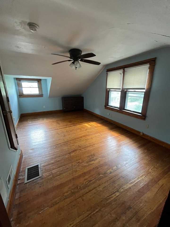 110 E Hillside Dr #200 - Photo 4 of 12