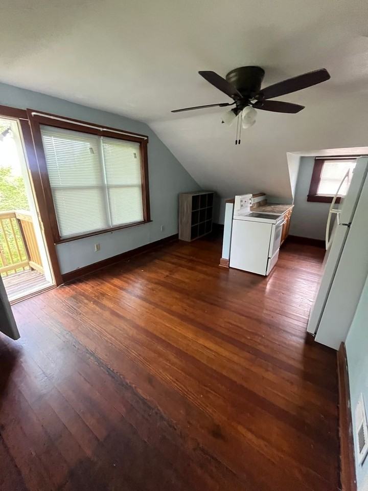 110 E Hillside Dr #200 - Photo 6 of 12