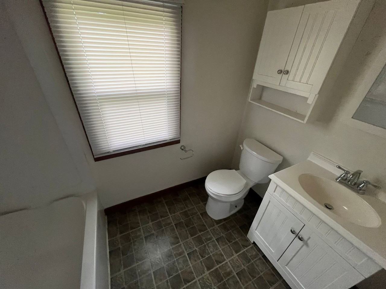 110 E Hillside Dr #200 - Photo 7 of 12