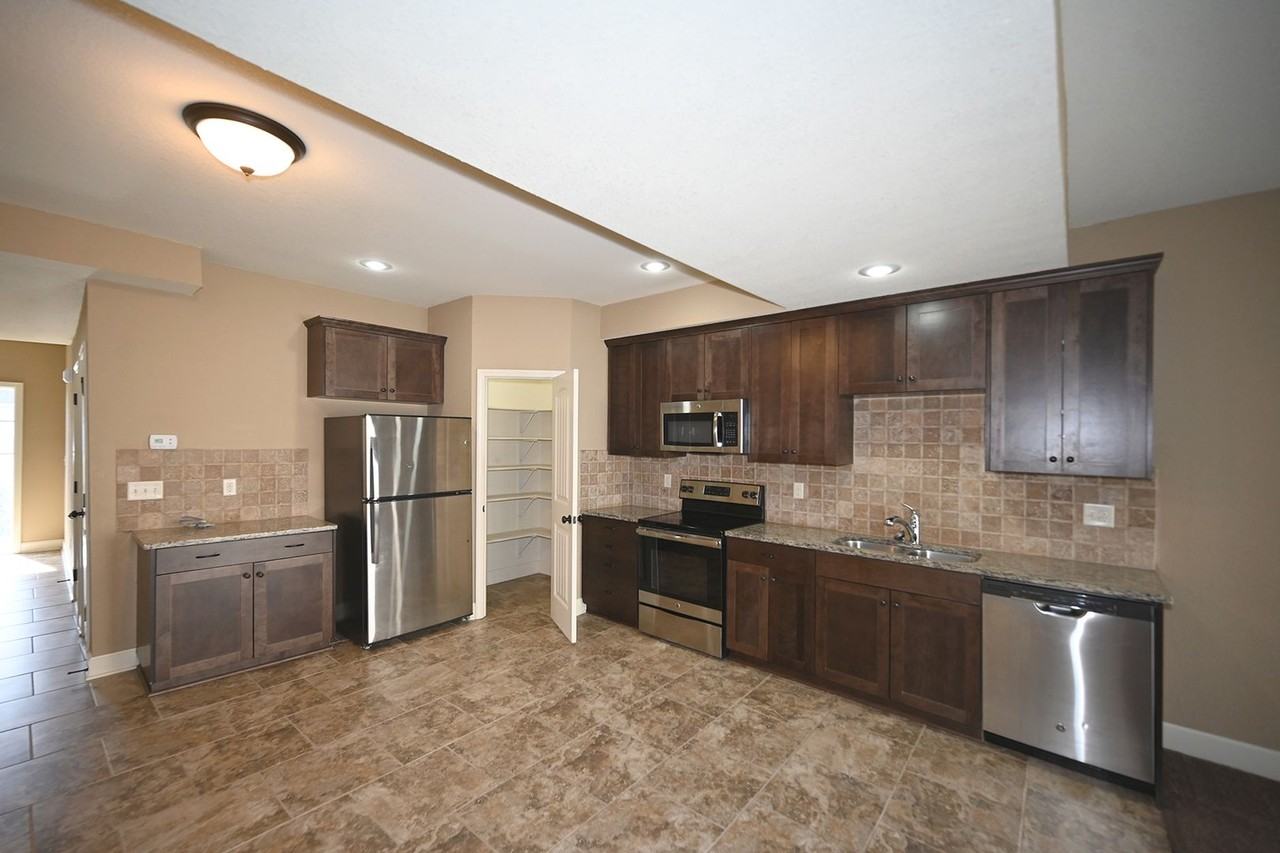 3916 Nw 94th St - Photo 4 of 14