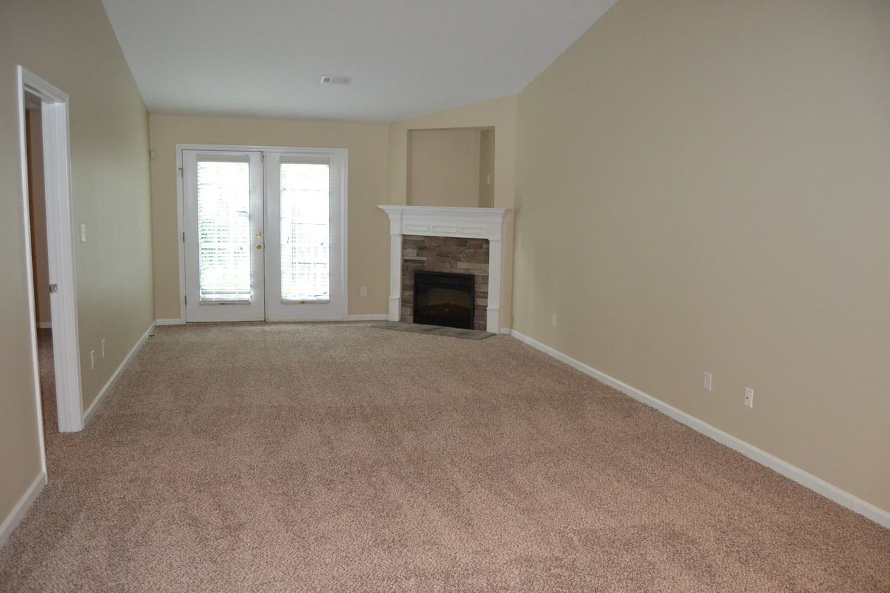 2605 York Dr - Photo 2 of 11