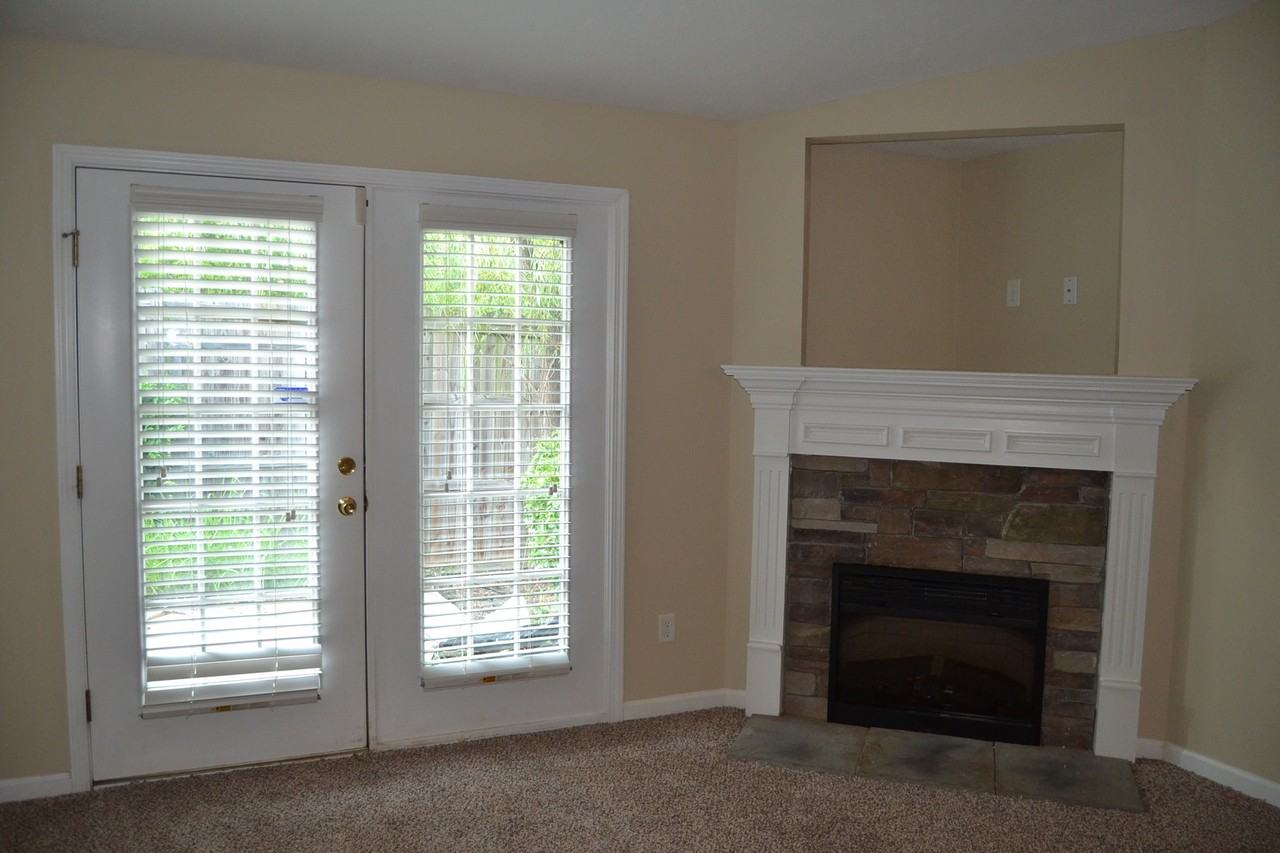 2605 York Dr - Photo 3 of 11