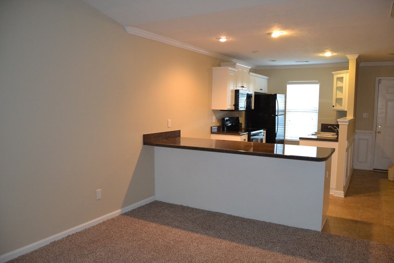 2605 York Dr - Photo 4 of 11