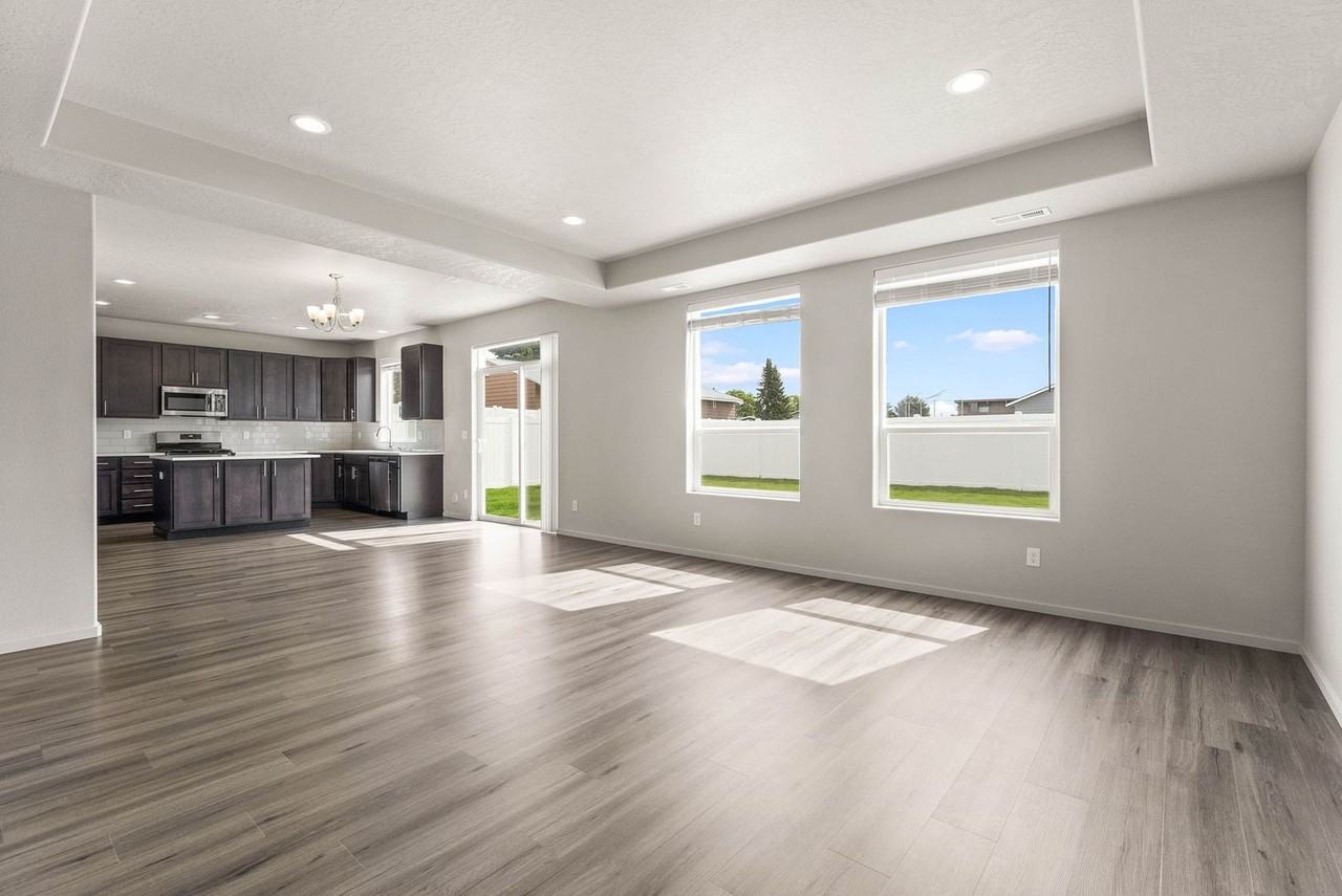 17502 E Maxwell Ave - Photo 2 of 40